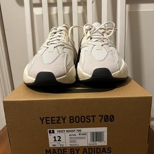 Yeezy Boost 700 men’s size 12